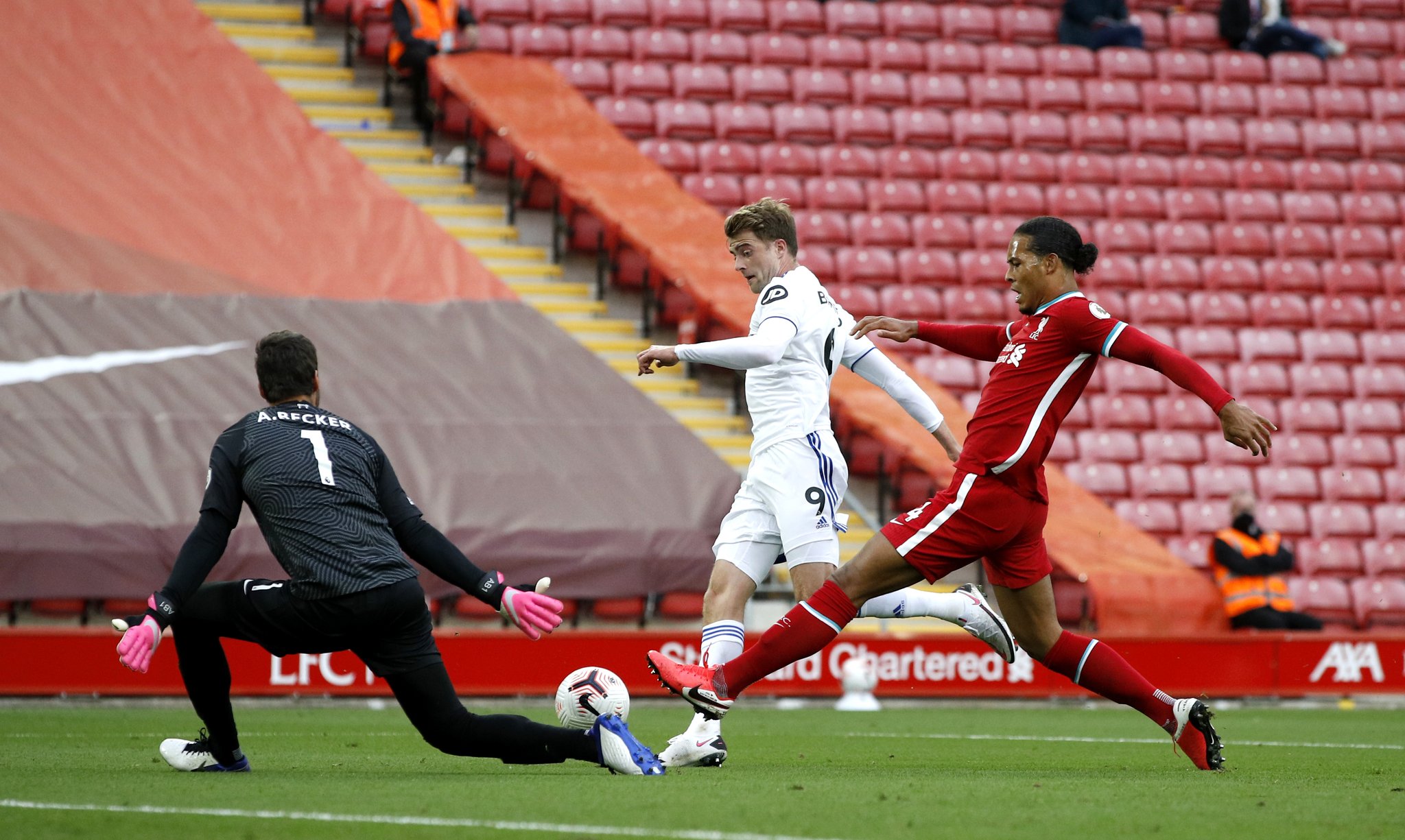 毅然将一名 毅然将一名